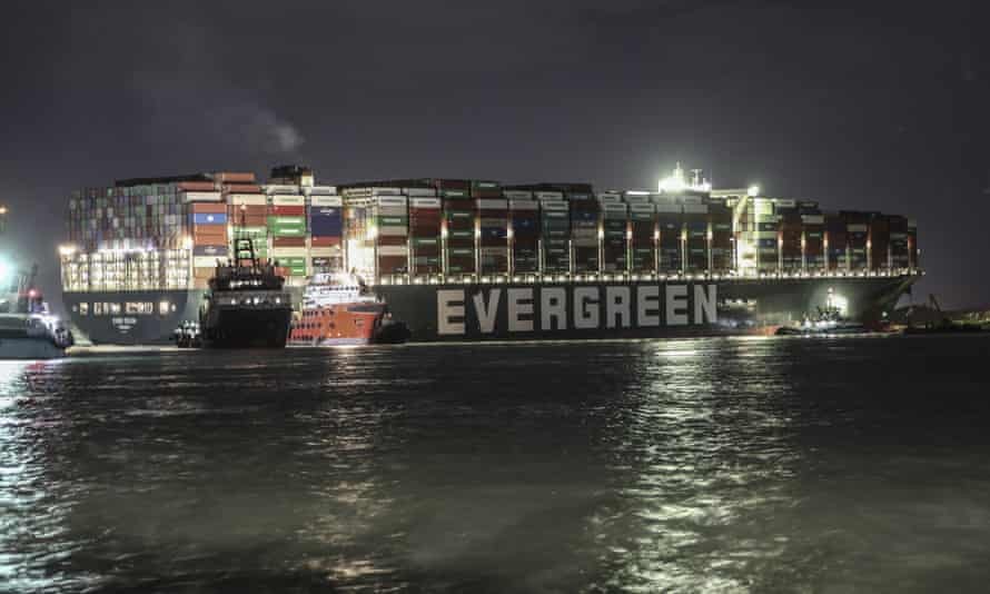 Siêu tàu Ever Given được giải cứu ở kênh đào Suez. (Nguồn: AP)