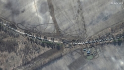 Xung đột Nga-Ukraine: Đoàn xe quân sự khủng tiến gần Kiev, Nga khuyên người dân thủ đô Ukraine di tản