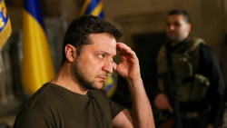 Quân Nga áp sát Kiev, Tổng thống Zelensky điện sang Mỹ, khẳng định Ukraine là 'trái tim châu Âu'