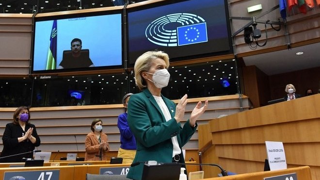 Ukraine nộp đơn xin gia nhập EU: Vẫn còn lộ trình dài, kết thúc xung đột trước