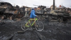 Tình hình Ukraine: Nga xác nhận xe tăng bị trúng tên lửa, lần đầu tiết lộ số thương vong; thành phố Kherson thất thủ