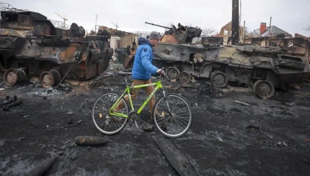 Tình hình Ukraine: Nga xác nhận xe tăng bị trúng tên lửa, lần đầu tiết lộ số thương vong; thành phố Kherson thất thủ. (Nguồn: AP)