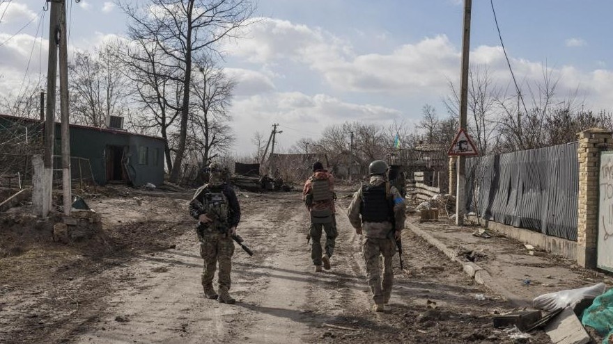 Xung đột ở Ukraine: Lý do hơn nửa triệu dân hồi hương? Châu Âu khẩn yêu cầu công dân không tham chiến