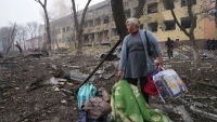 Tình hình Ukraine: Nga thông báo lệnh ngừng bắn ở Mariupol, rút quân khỏi Chernobyl