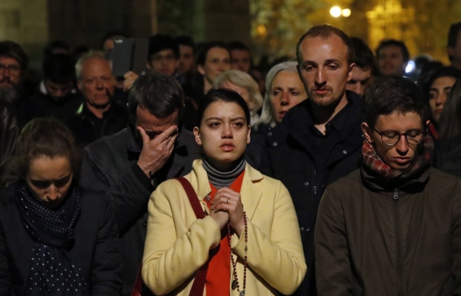 Cận cảnh đêm kinh hoàng ở Nhà thờ Đức Bà Paris