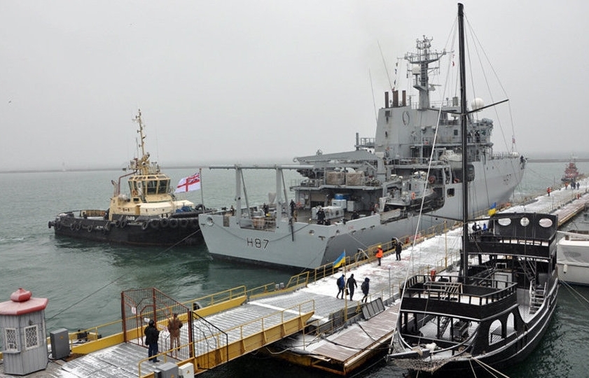 Tàu trinh sát mang 4 súng phóng lựu của Hải quân Anh tiến vào Biển Đen