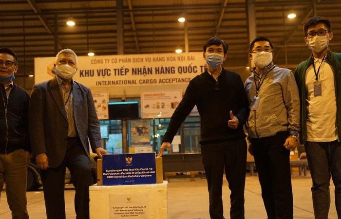 Dịch Covid-19: Bộ xét nghiệm virus SARS-CoV-2 do Việt Nam sản xuất đã đến Indonesia