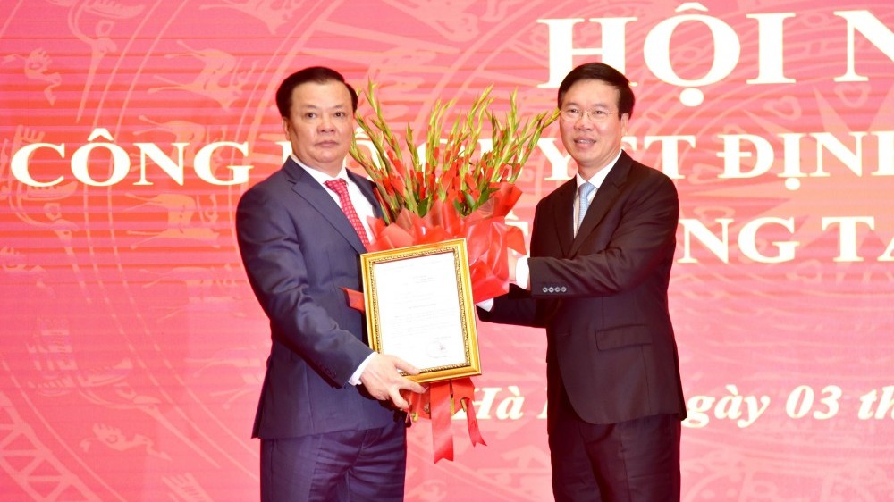 Công bố Quyết định của Bộ Chính trị phân công ông Đinh Tiến Dũng làm Bí thư Thành ủy Hà Nội