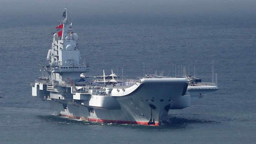 Trung Quốc kéo cả biên đội tàu chiến 'khủng' diễu qua Eo biển Miyako, Nhật Bản lập tức phái tàu khu trục hành động. (Nguồn: Reuters)