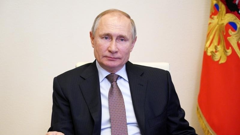 Mở đường tương lai, Tổng thống Nga Putin hành động