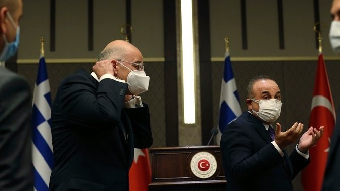 'Drama' Thổ Nhĩ Kỳ-Hy Lạp: Ngoại trưởng 2 nước 'cãi tay đôi' ngay giữa họp báo chung
