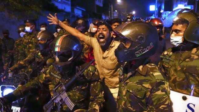 Sri Lanka: 26 bộ trưởng từ chức trong đêm, Tổng thống kêu gọi đoàn kết giải quyết khủng hoảng. (Nguồn: AP)