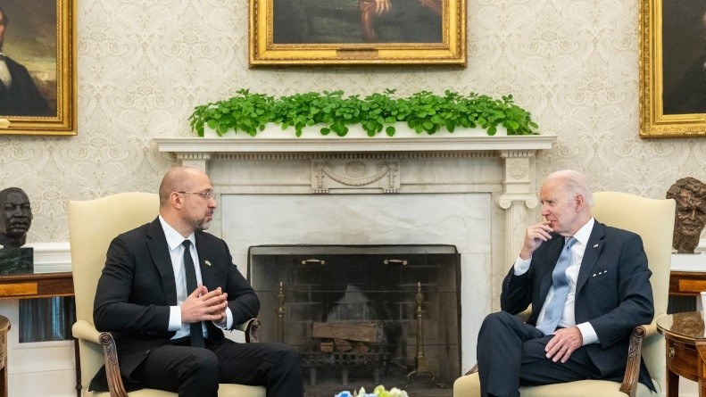 Thủ tướng Ukraine sang Mỹ: Gặp Tổng thống Biden, Washington tặng ‘quà’ trị giá hàng tỷ USD