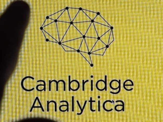 Cambridge Analytica ngừng hoạt động sau bê bối Facebook
