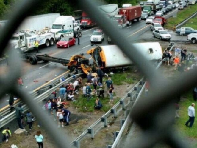 ​Mỹ: Xe bus chở học sinh gặp nạn khiến 45 người thương vong