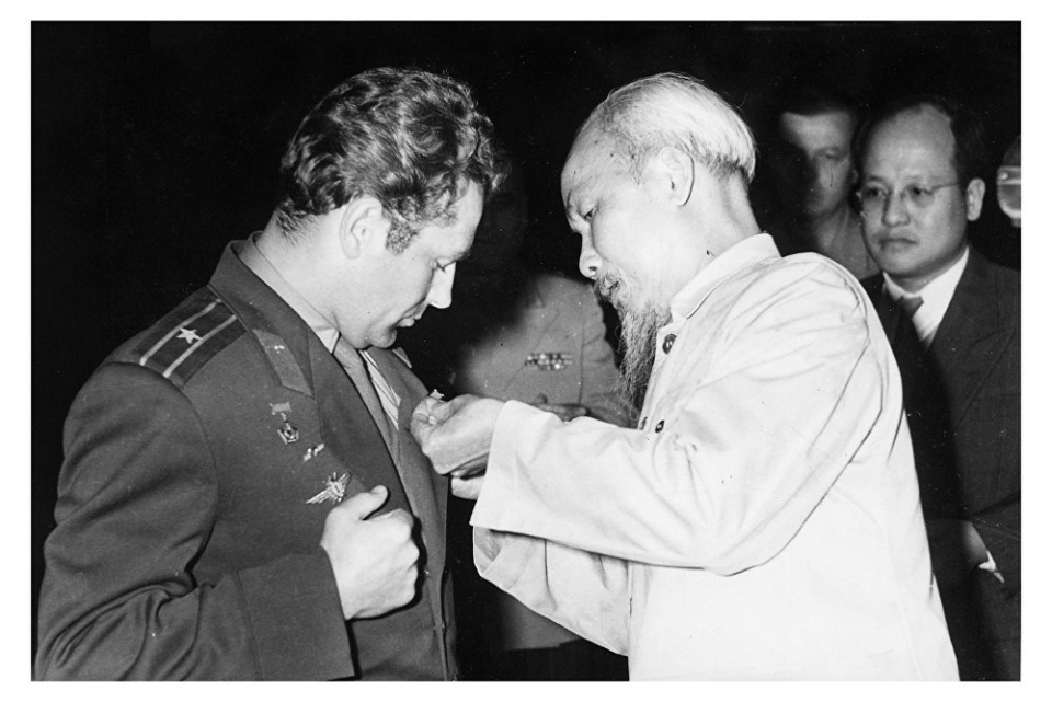 nguyen ai quoc ho chi minh voi tinh huu nghi viet nga