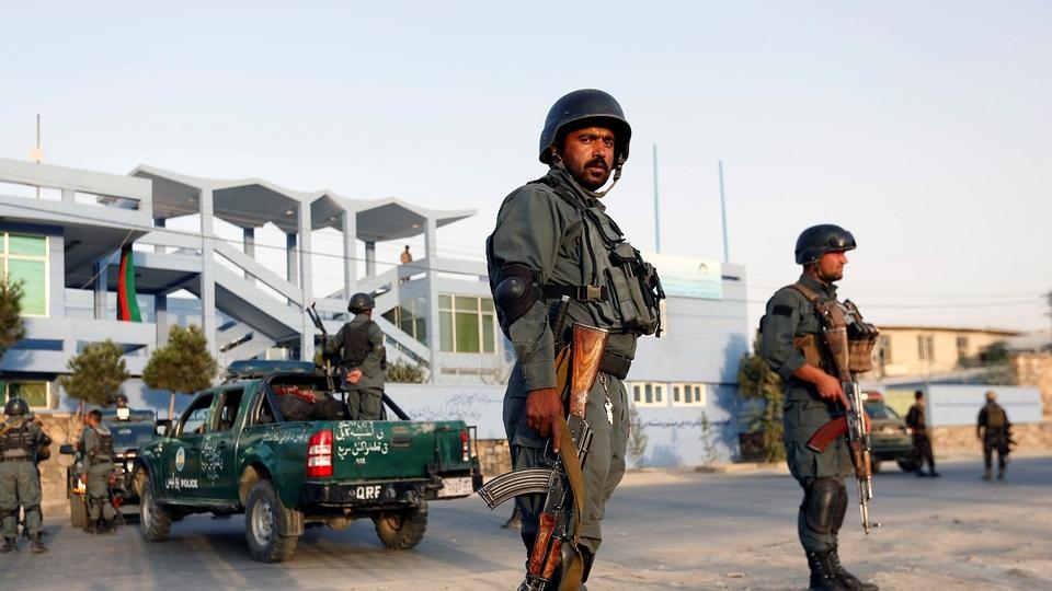 afghanistan 17 canh sat thiet mang do mot vu khong kich nham