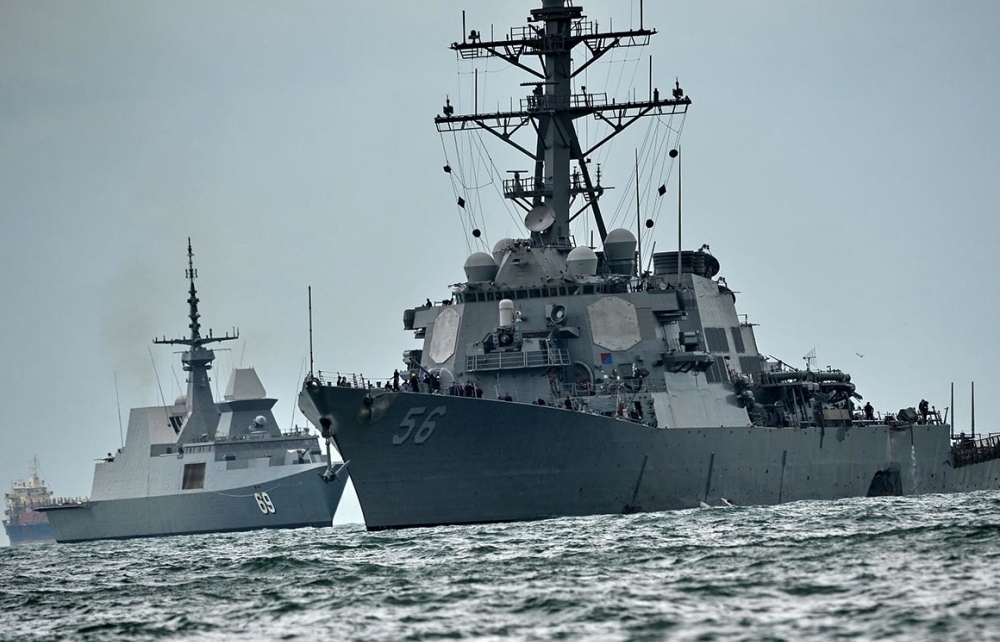 Nhà Trắng muốn tàu Hải quân USS John McCain 'khuất mắt' ông Trump