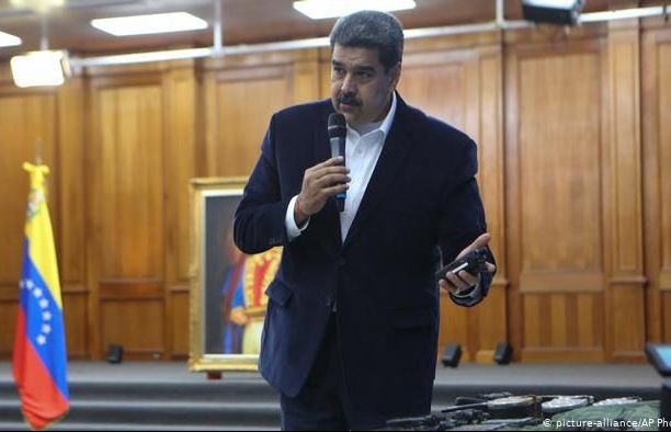 Vụ xâm nhập Venezuela: Nga lo ngại lẫn 'nghi ngờ', Caracas tuyên bố xét xử hai người Mỹ, Washington quyết 'giành người'
