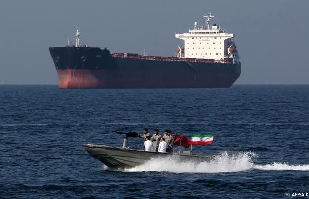 Mỹ vạch ranh giới ở vùng Vịnh, Iran phản ứng