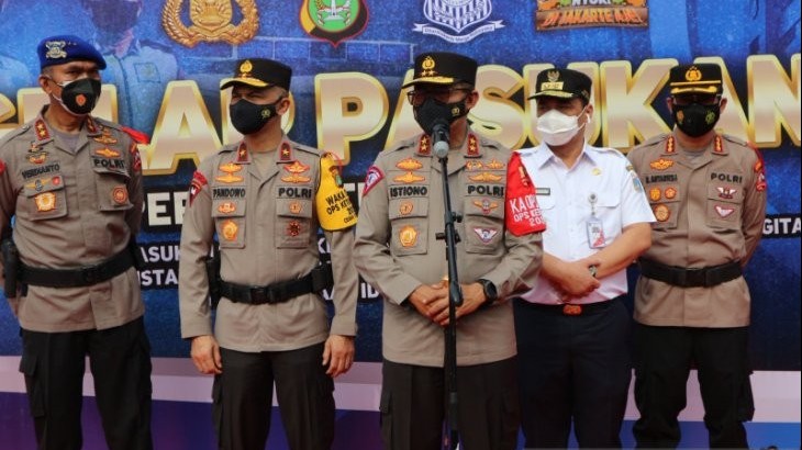 Dịch Covid-19 căng thẳng, Indonesia tung lực lượng 'khủng' lập chốt cấm người dân về quê