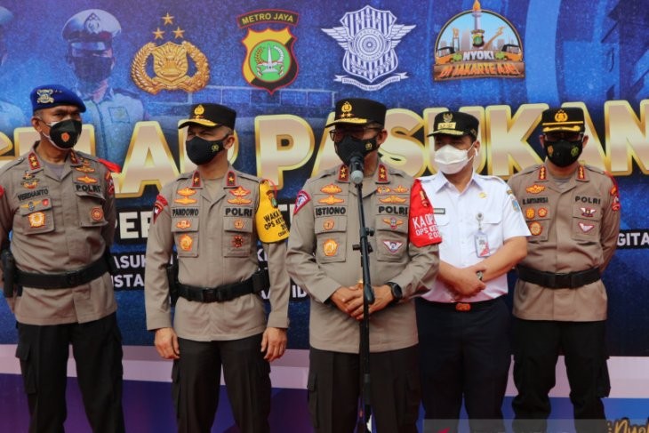 Indonesia tung lực lượng khủng' lập chốt cấm người dân về quê giữa lúc Covid-19 căng thẳng. (Nguồn: Antara News)