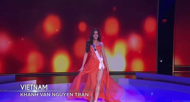 Bán kết Miss Universe 2021: Hoa hậu Khánh Vân nổi bần bật khoe trình catwalk 'chặt chém'