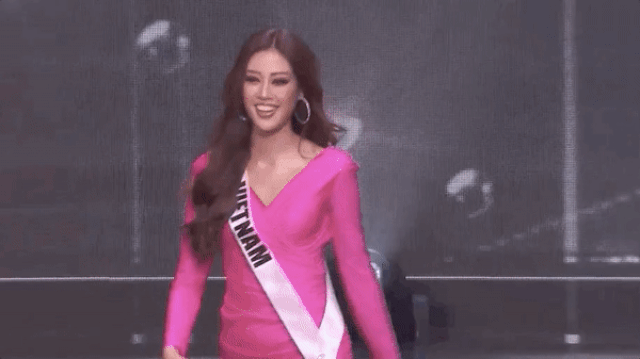 Bán kết Miss Universe 2020: Hoa hậu Khánh Vân nổi bần bật khoe trình catwalk