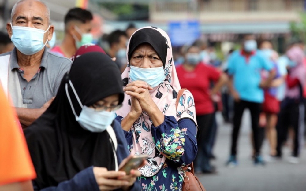 Covid-19: Hệ thống y tế hết công suất, số ca mắc mới tăng mạnh, Malaysia đối mặt nguy cơ đóng cửa toàn diện. (Nguồn: Reuters)