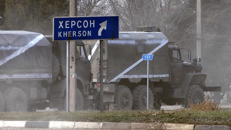 Xung đột Nga-Ukraine: Sân bay quân sự vùng Kirohovrad bị tấn công, Kherson, Zaporozhye thành lập ủy ban tổ chức trưng cầu dân ý sáp nhập vào Nga