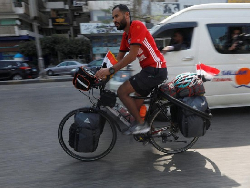 Đạp xe hơn 5.000km từ Ai Cập sang Nga để cổ vũ World Cup