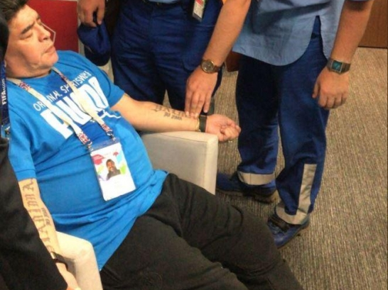 Huyền thoại ​Maradona nhập viện sau trận đấu giữa Argentina và Nigeria