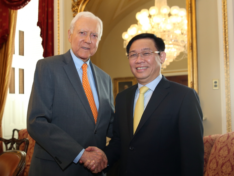 Phó Thủ tướng Vương Đình Huệ làm việc với Chủ tịch Thượng viện tạm quyền Orrin Hatch