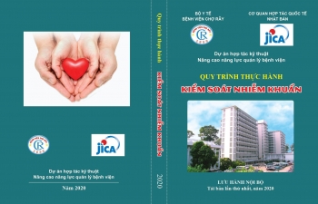 Dịch Covid-19: JICA tặng sổ tay 'Quy trình thực hành kiểm soát nhiễm khuẩn' cho Bệnh viện Chợ Rẫy