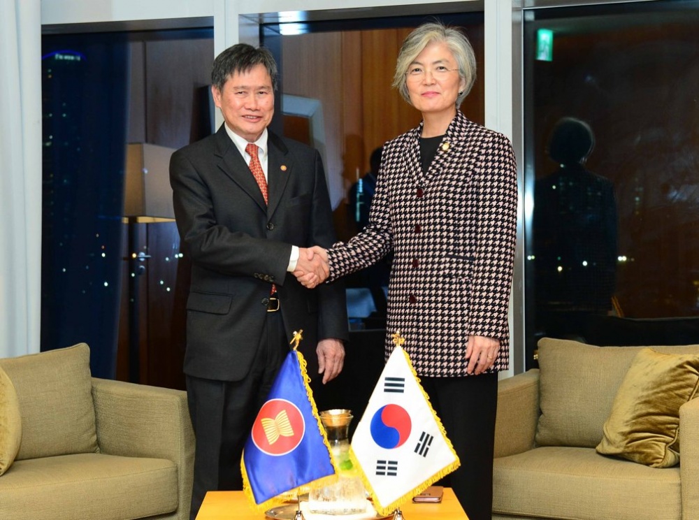 Ngoại trưởng Hàn Quốc thảo luận với Tổng Thư ký ASEAN về hợp tác chống Covid-19