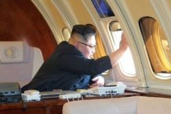 Mỹ trừng phạt Triều Tiên thêm 1 năm, đồn đoán việc máy bay của ông Kim Jong-un tới miền Đông