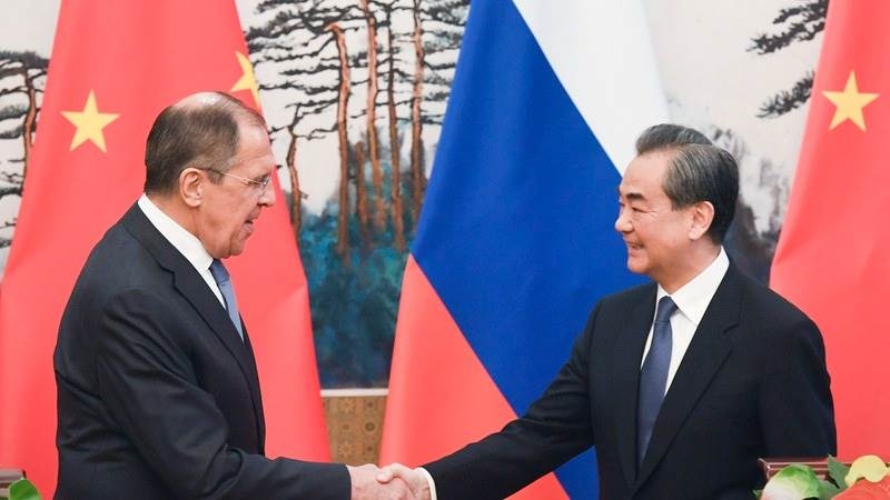 Nga tỏ hài lòng về mức độ quan hệ với Trung Quốc, cùng cam kết kiên quyết 'nắm tay nhau thật chặt'. (Nguồn: EPA-EFE)