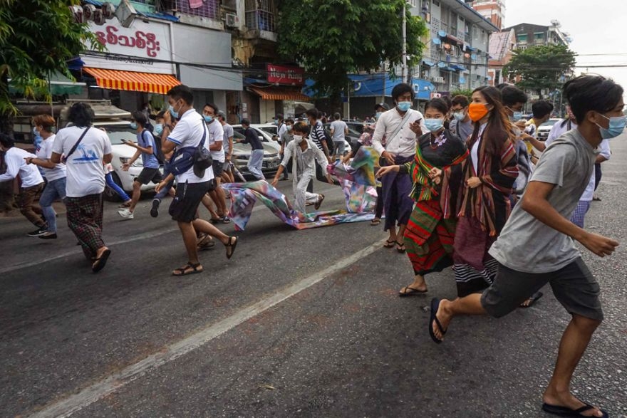 Anh, EU lại trừng phạt Myanmar