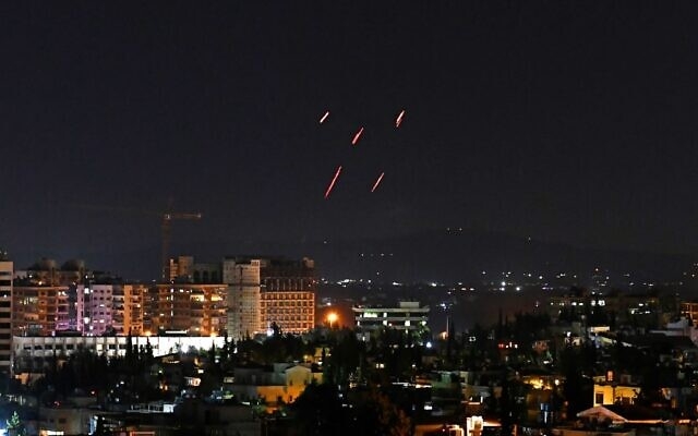 Israel quăng đòn tấn công trong đêm, Syria vội kích hoạt phản ứng vẫn không 'né' được tử vong. (Nguồn: AFP)
