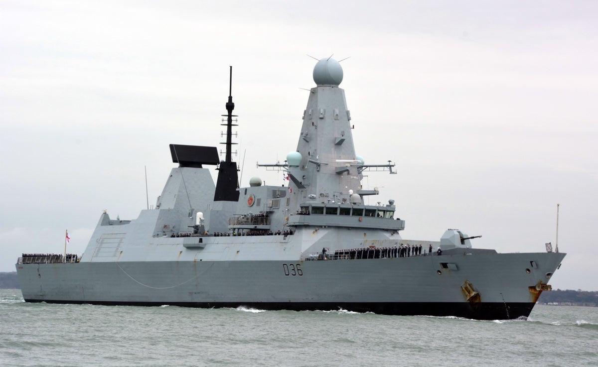 Anh: Tài liệu mật vụ tàu HMS Defender ở Biển Đen 'lưu lạc', Bộ Quốc phòng vào cuộc