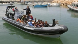 Hơn 170 người di cư trái phép lênh đênh trên Địa Trung Hải được giải cứu