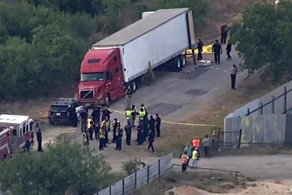 Mỹ phát hiện xe tải chứa thi thể 46 người nhập cư ở bang Texas. (Nguồn: KSAT)