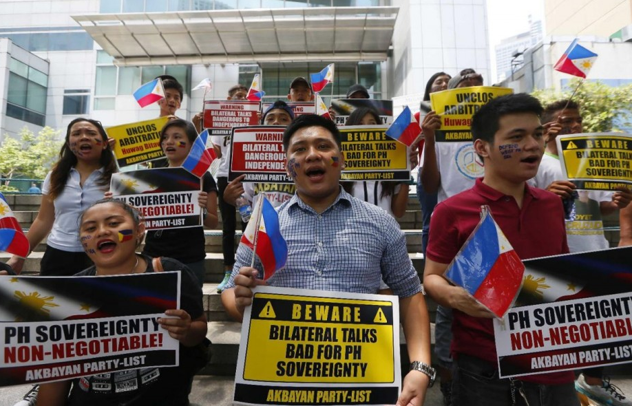 Philippines cảnh báo công dân ở Trung Quốc trước phán quyết của Tòa trọng tài