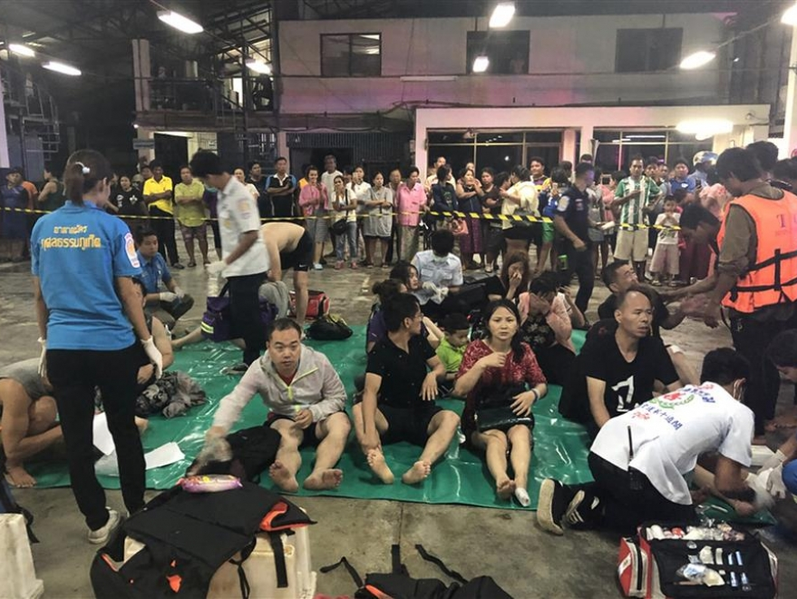 ​Lật tàu ở Phuket: Hơn 50 du khách vẫn mất tích