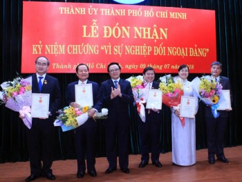 Tp. Hồ Chí Minh trao kỷ niệm chương "Vì sự nghiệp đối ngoại Đảng"