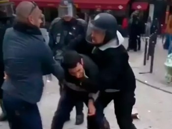 ​Tổng thống Pháp sa thải trợ lý an ninh hành hung người biểu tình