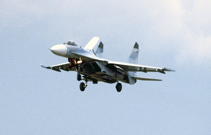 Máy bay chiến đấu Su-27 của Nga chặn máy bay do thám Mỹ trên Biển Đen