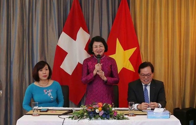 Phó Chủ tịch nước Đặng Thị Ngọc Thịnh gặp gỡ đại diện tiêu biểu của cộng đồng người Việt Nam tại Thụy Sỹ