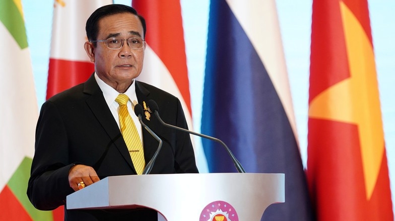 Thủ tướng Thái Lan ra lệnh chấm dứt sự cầm quyền của quân đội
