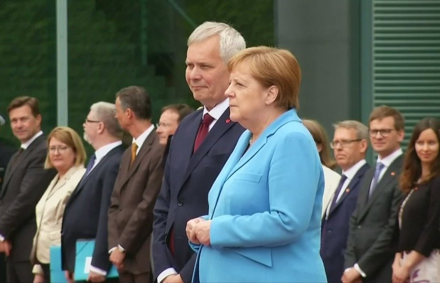 Thủ tướng Đức lần thứ ba xuất hiện trong tình trạng run rẩy